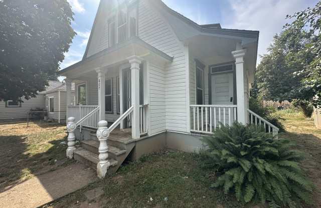 827 W Cota St - 827 West Cota Street, Shelton, WA 98584 827 W Cota St - 827 West Cota Street, Shelton, WA 98584