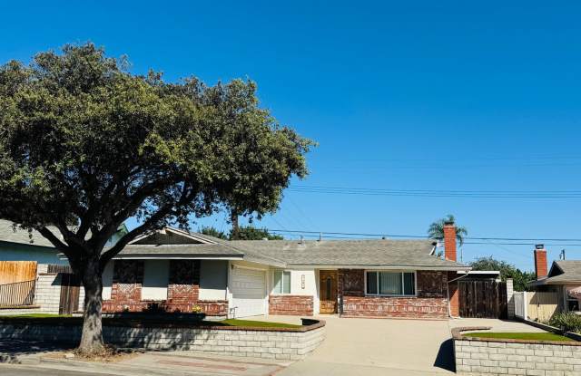 East Ventura 3BD Home with Hard Flooring & Water-Wise Landscaping Gallery 3