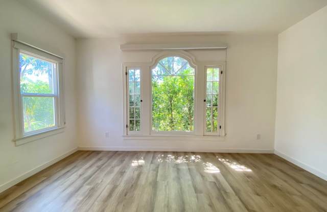 Savanna 7th Avenue photos photos