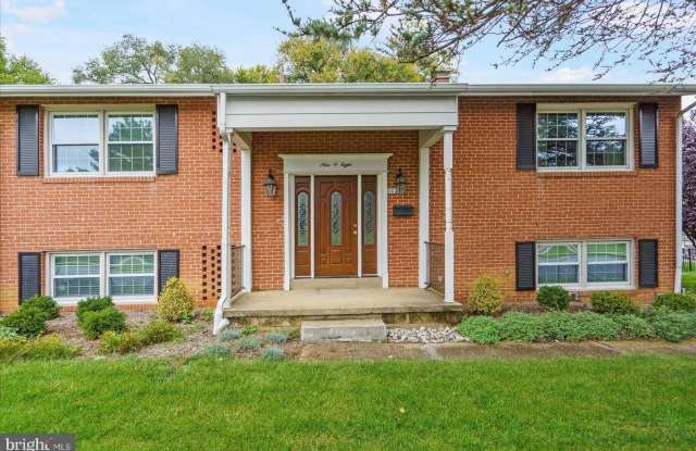 908 CRESTWICK Road photos photos