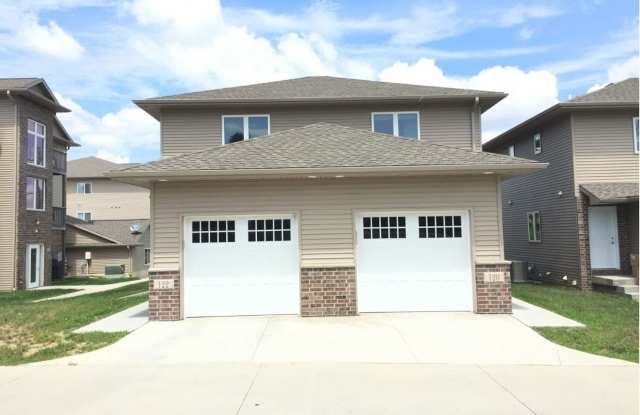 Spacious 3 bedroom, 3.5 bathroom Condo photos photos