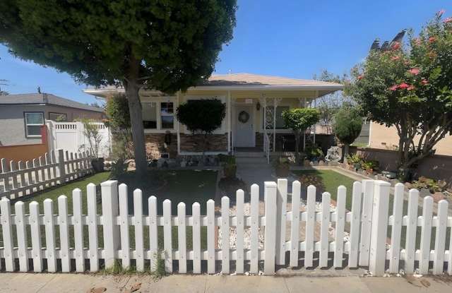 Charming 3 Bedroom 2 Bathroom, Long Beach Home for Lease! photos photos