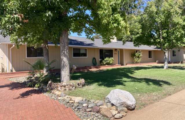 4 Bedroom Home with In-Law Suite! Gallery 1