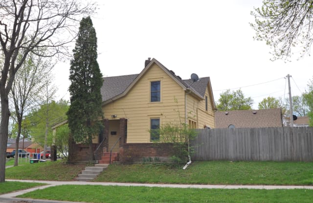 996 Rose Ave E - 996 Rose Avenue East, St. Paul, MN 55106