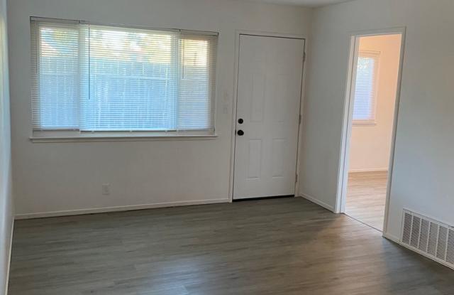 Updated Two Bedroom With Laundry, Garage and Yard! Gallery 4