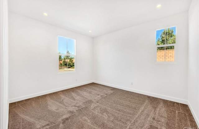 50 Singer Gallery 4