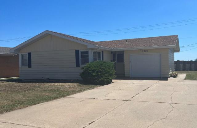 3 Bedroom, 1 Bathroom House with Attached Garage photos photos 3 Bedroom, 1 Bathroom House with Attached Garage photos photos