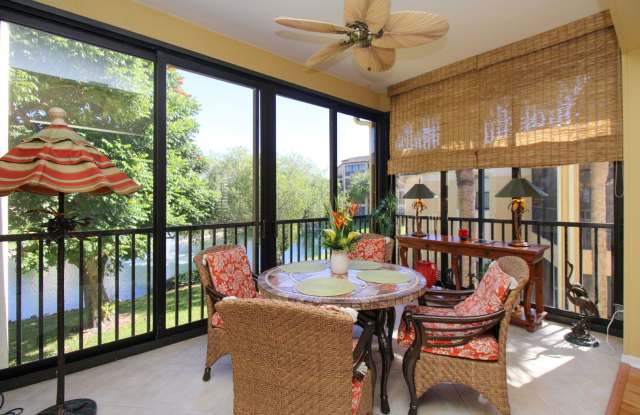 ** THE VINEYARDS SEASONAL ** 2 BED PLUS A DEN\2 BATH 2ND FLOOR COACH HOME READY FOR YOU ** VACATION READY HOME ** photos photos