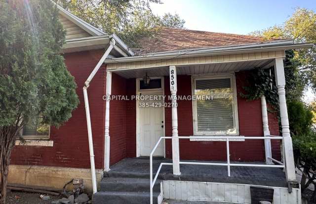 2 Bedroom Home with Fully Fenced Yard Gallery 3