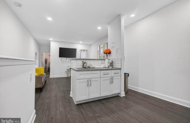 3138 W ALLEGHENY Avenue Gallery 2