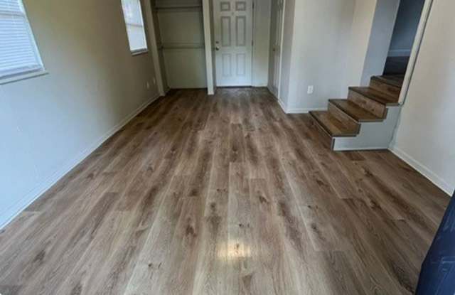 2/1 Renovated Manufactured Home w/ Bonus Room Gallery 3