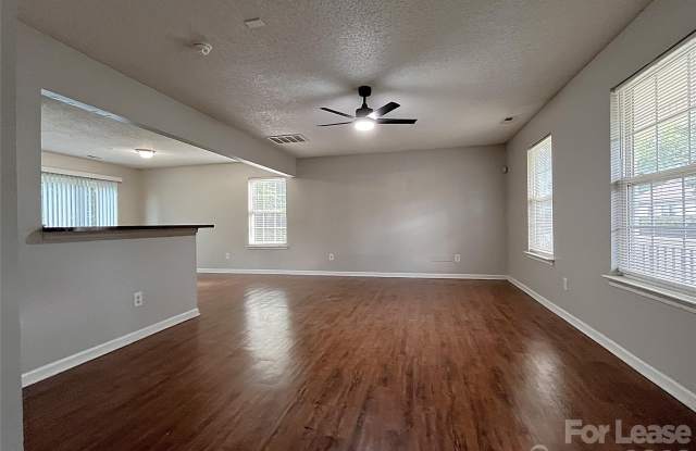 506 Railway Place SW Gallery 4
