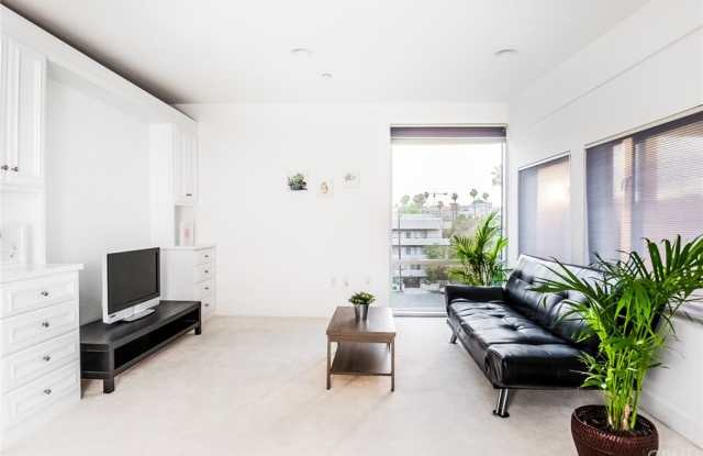 153 S Hudson Avenue Gallery 3