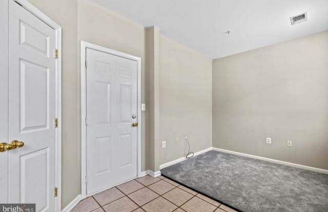 21844 KELSEY Square Gallery 3