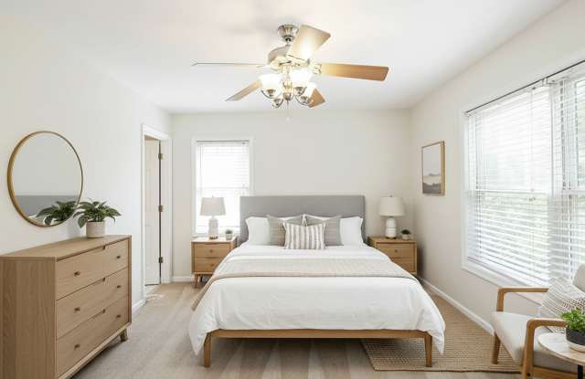 Move-in Ready, End-Unit Townhome Convenient to 5th St Station, Downtown,  UVA photos photos