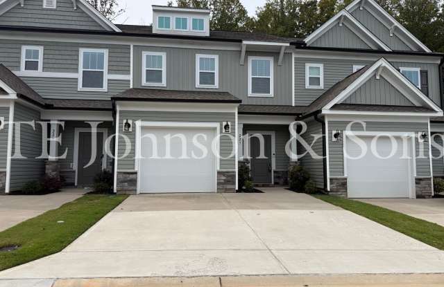 Beautiful 3 Bedroom Home with Quartz Countertops, Kitchen Island and One Car Garage in Greensboro Gallery 1