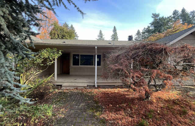 Beautiful 3-Bedroom Home with Remodeled Kitchen, Dual Living Spaces & Spacious Backyard Gallery 3