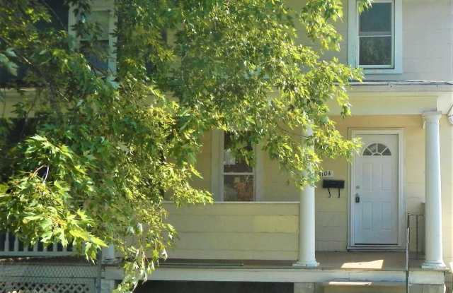 Bright & Comfortable Waltherson Townhouse - 4104 Parkwood Avenue, Baltimore, MD 21206