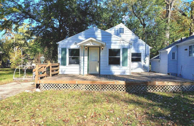 112 Hazel Court - 112 Hazel Court, Island Lake, IL 60042