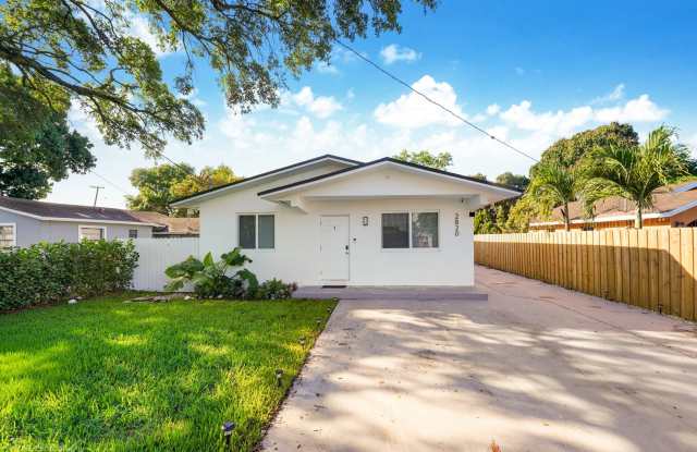 2820 NW 95th St photos photos