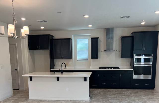 Available Now! - 9911 Del Surf Ln, Elk Grove - 4Bx3B Gallery 3