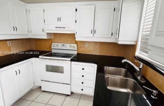 222 SW 1st St - 222 Southwest 1st Street, Pompano Beach, FL 33060