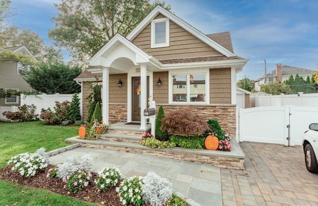 357 Gloria Place - 357 Gloria Place, Franklin Square, NY 11010