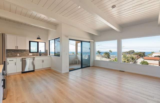 Charming Two Bed One Bath with Ocean Views Point Loma Gallery 4