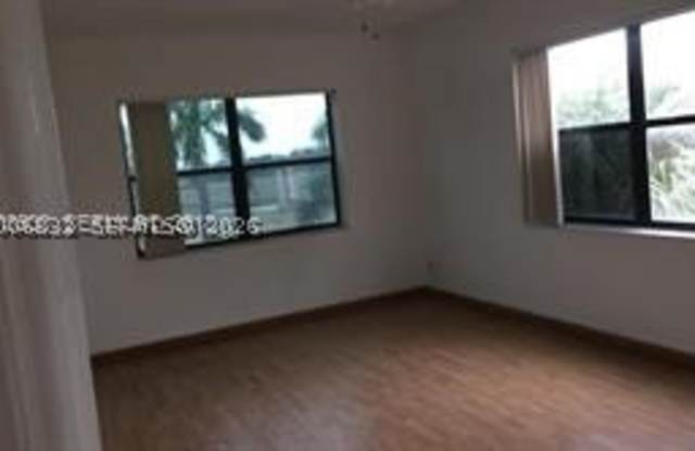 8290 LAKE DR Gallery 4