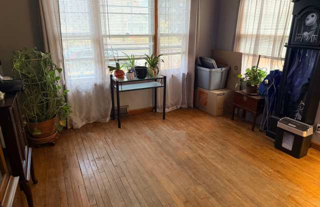Spacious and Updated 4 Bed, 2 bath!! Gallery 3