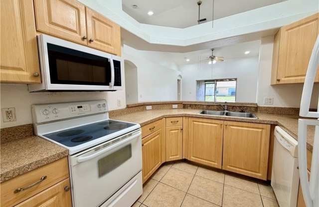 527 NE 24th Place photos photos