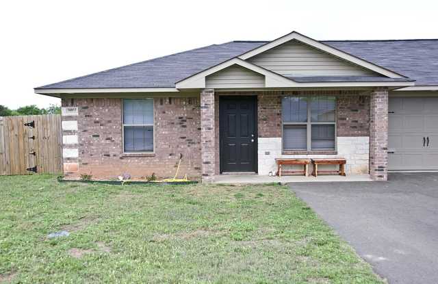 COMING SOON! 3 Bedroom Duplex for Rent in Lindale! Schedule a Tour Today! photos photos