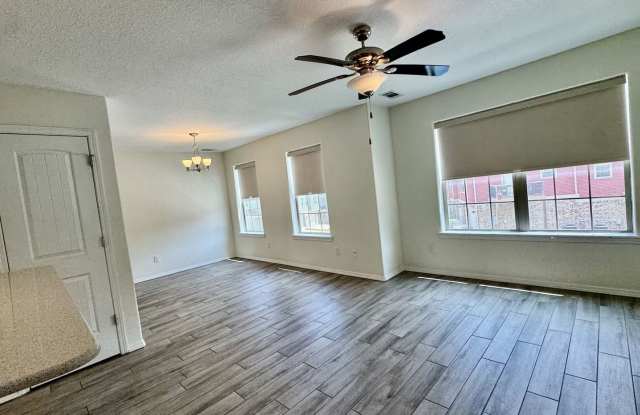 Nice 2 bedroom townhome close to I-49 Gallery 4