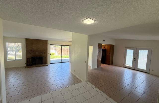 955 Terrace Avenue -- 3 bedroom, 2 bathroom Orcutt home with bar on site! Gallery 4