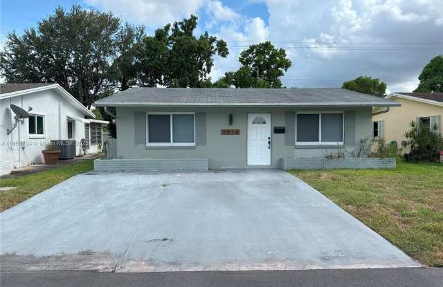 7014 NW 57th Ct photos photos