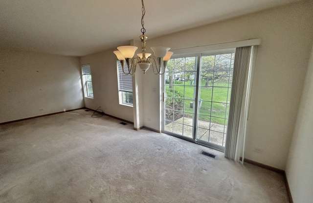 2482 Stoughton Circle Gallery 4