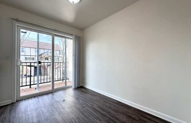 Spacious 2-Bedroom Townhome with Private Balcony in Downtown Gresham! Gallery 4
