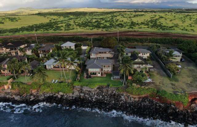 Gated Kūʻau Home photos photos