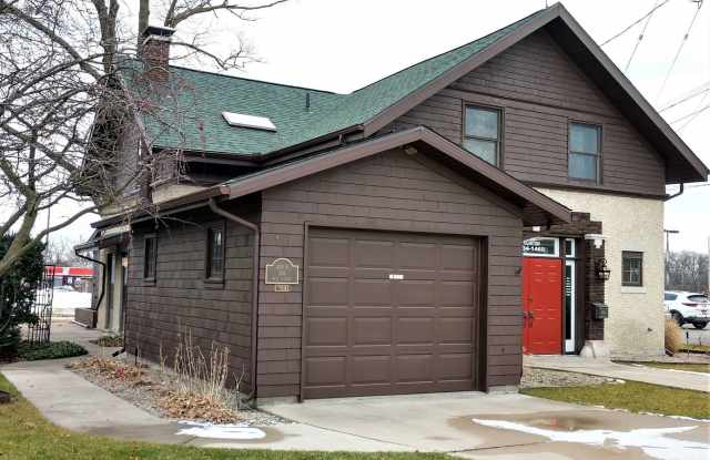 1 Bedroom Carriage House near downtown Goshen. Gallery 1