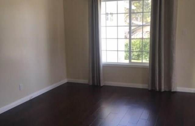 4731 Narrot Street Gallery 4