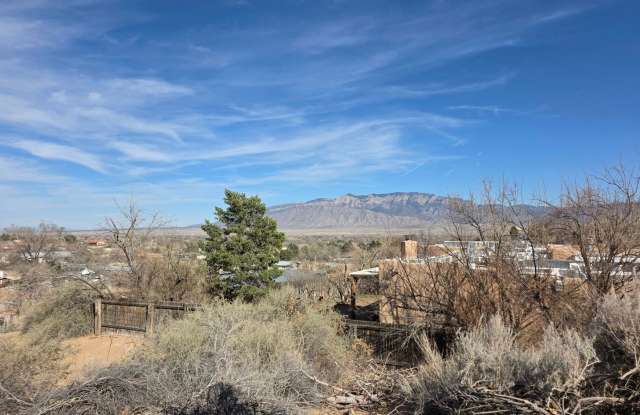 Casita in Corrales - 400 Paseo De Corrales, Corrales, NM 87048