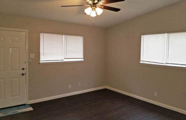 5106 Village Glen Gallery 2