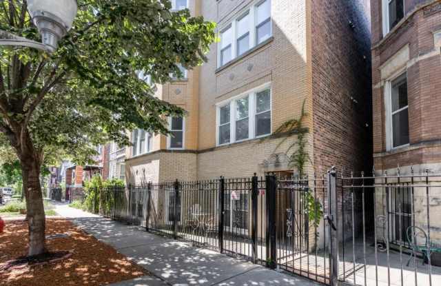 1430 N Maplewood Ave photos photos