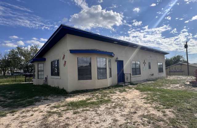 1108 Ave S - 1108 Avenue South, Del Rio, TX 78840