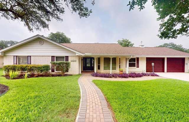 Charming 4-Bedroom 2.5-Bathroom in Windcrest, TX Gallery 1