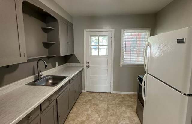 2 BEDROOM, 1 BATHROOM APARTMENT NEAR ALTA VISTA ELEMENTARY photos photos