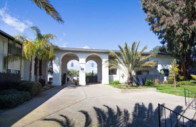 Twelve Oaks Apartments photos photos