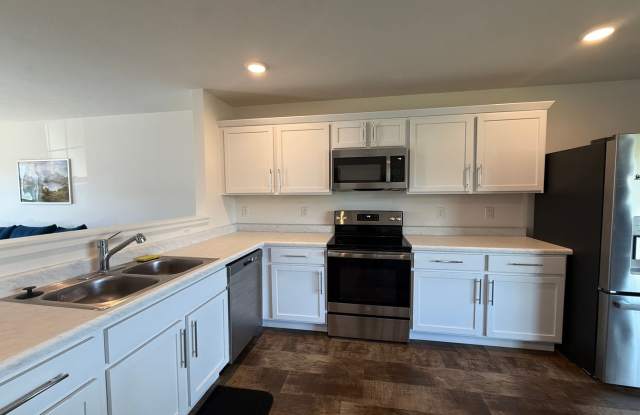 Spacious  Fully Furnished 5-Bedroom Colonial in Allendale's Maple Pond Community photos photos