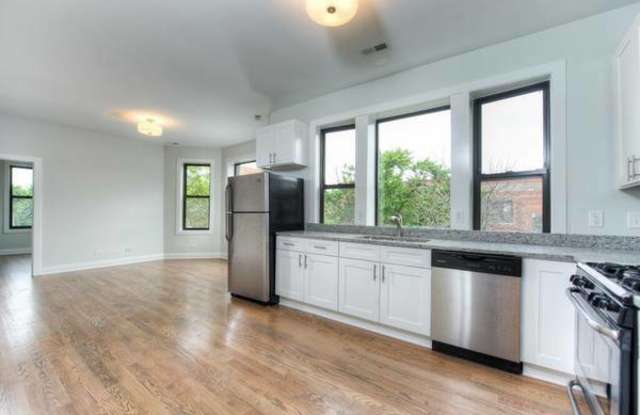 1353 West Bryn Mawr Avenue Gallery 3
