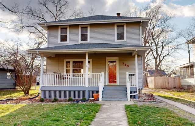 Charming 1930s Historic Home with Modern Upgrades Near Uptown Normal photos photos